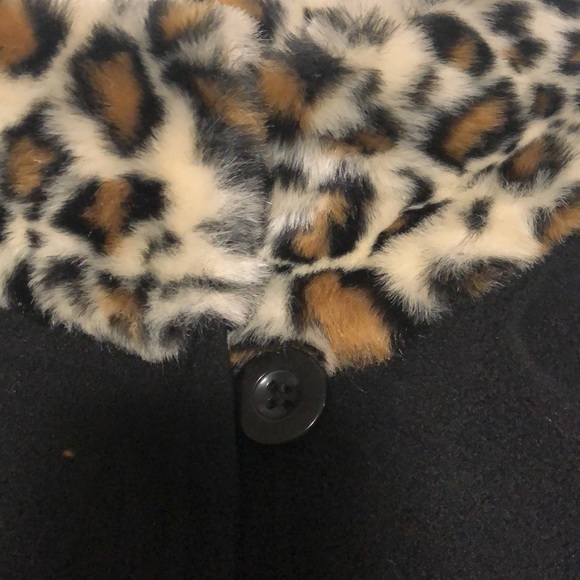 Leopard/cheetah print fleece cape - Picture 2 of 3